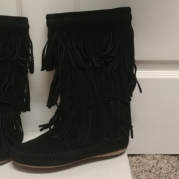 Minnetonka Fringe Boots - Picture 2 of 6